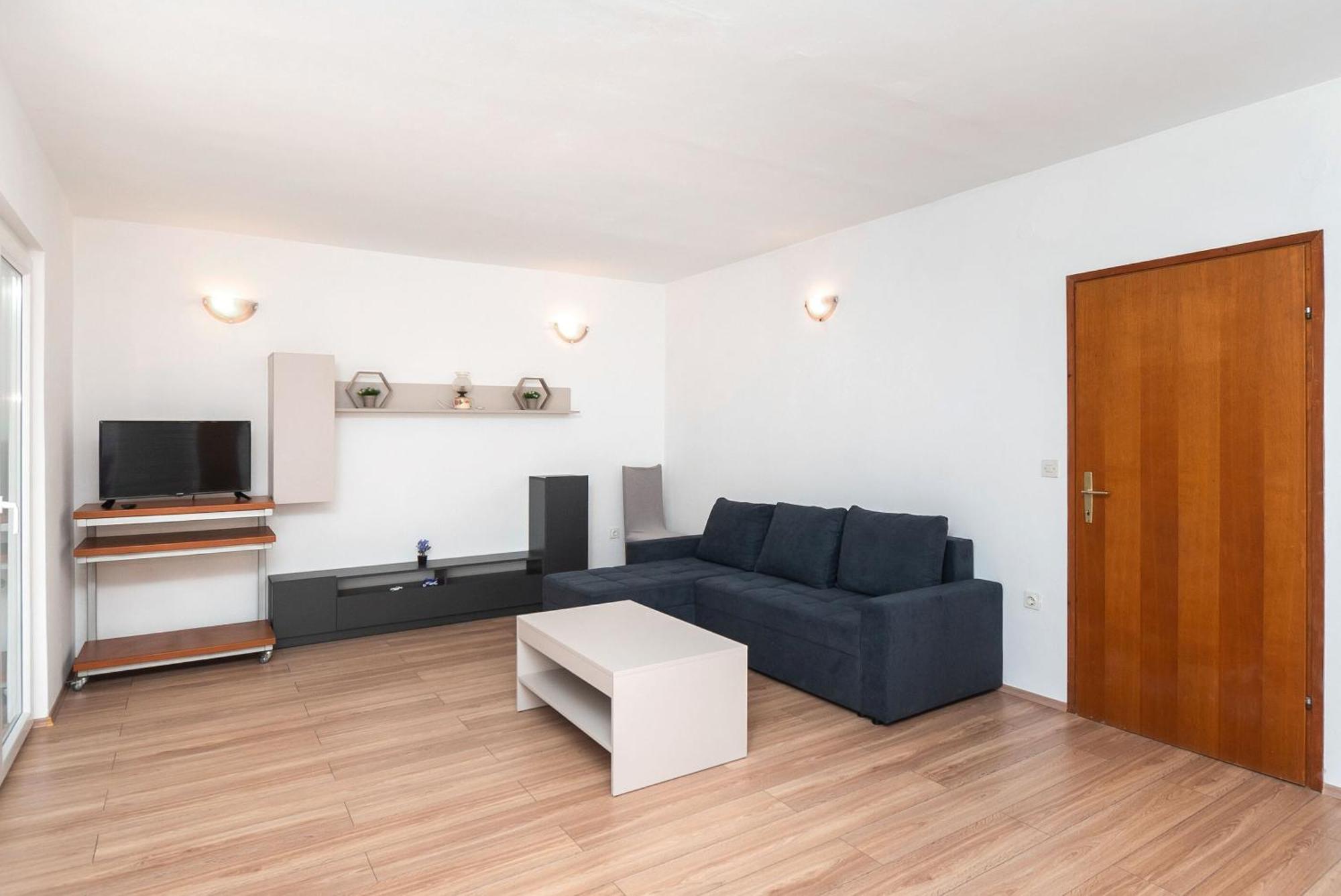 Apartment Ljuba พรีมอชเตน ภายนอก รูปภาพ