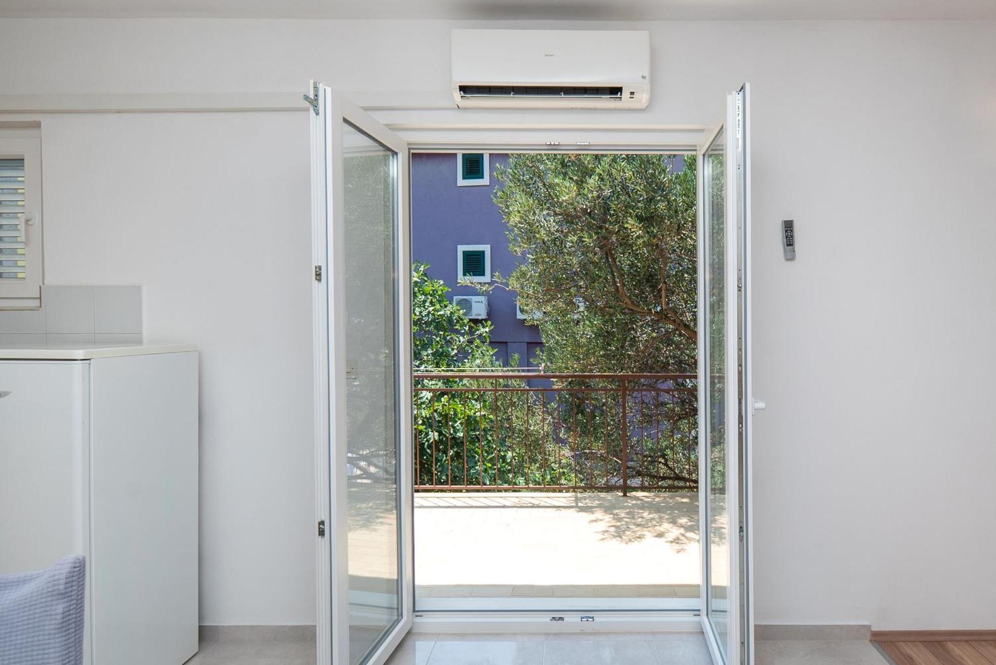 Apartment Ljuba พรีมอชเตน ภายนอก รูปภาพ